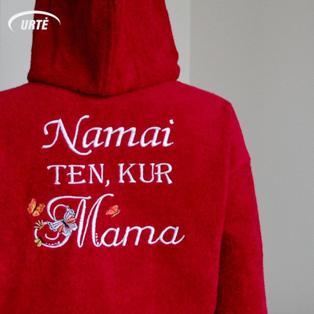Namai ten, kur MAMA - siuvinėtas chalatas