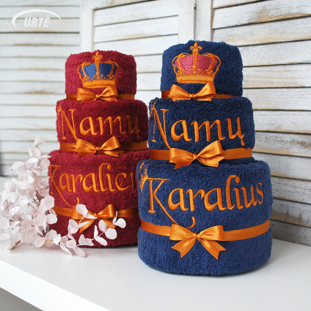 Tortas iš rankšluosčių namų karaliui ir karalienei