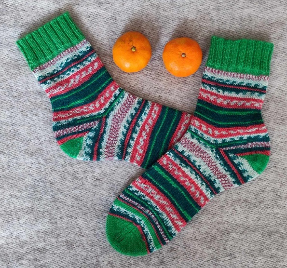 Handmade knitted woolen pattern socks