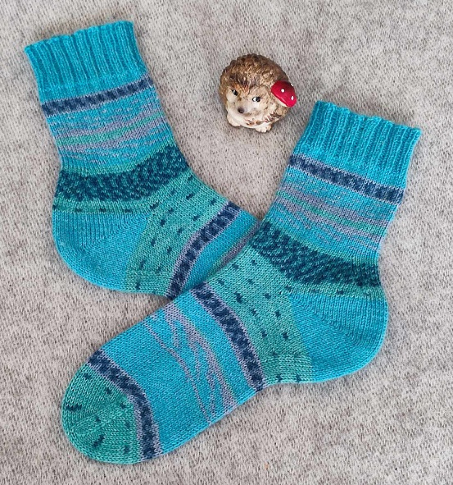 Handmade knitted woolen pattern socks