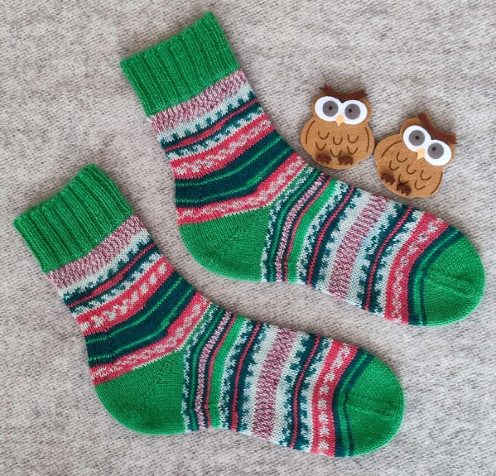 Handmade knitted woolen pattern socks. 75% wool, 25% polyamide, . Strong, warm, soft, durable... 100 gr - 420m ( thin ).