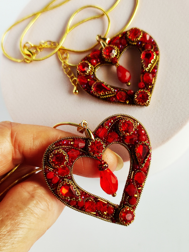 Red heart pendant necklace. picture no. 2