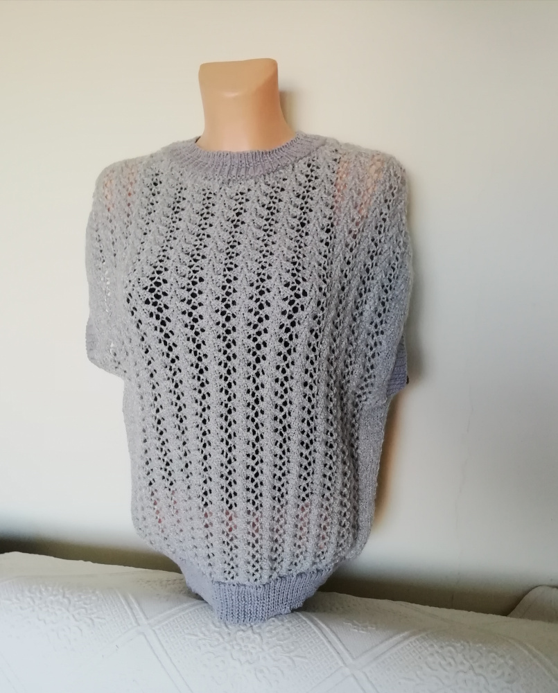 A bodice or sleeveless blouse 