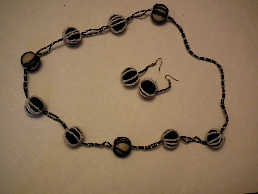 Black and white set