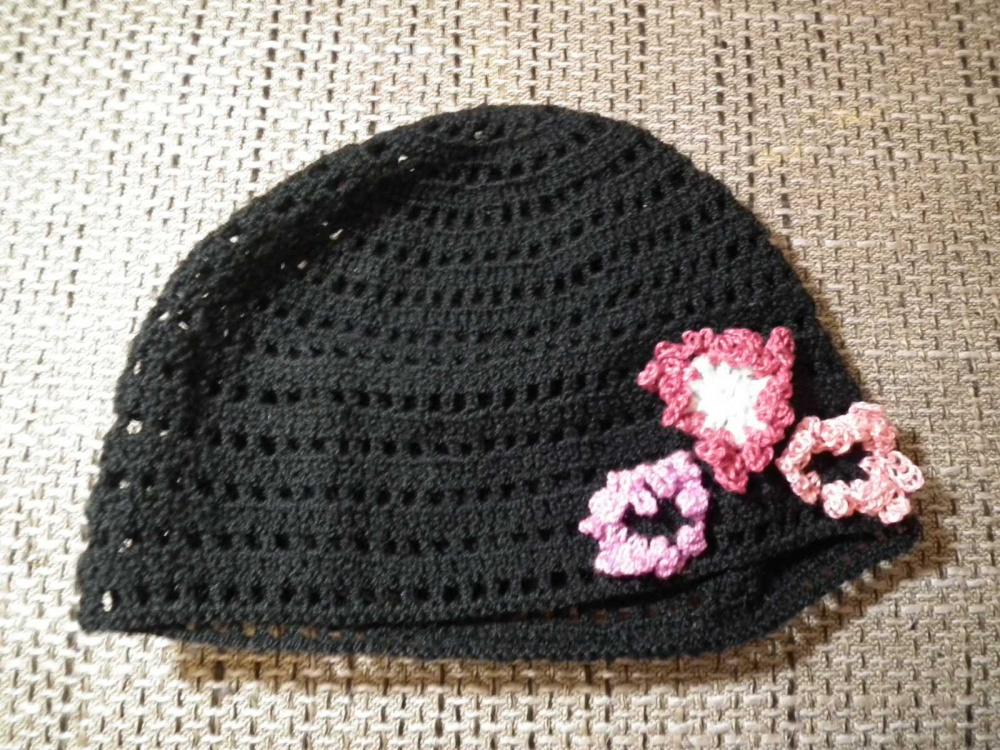 Black hat for a 4-8 year old child