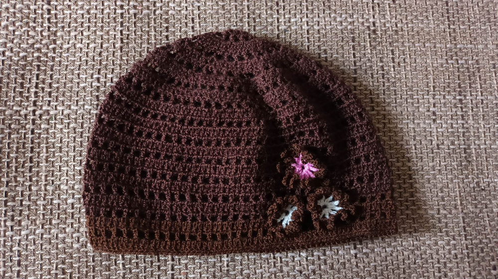 Brown hat for a 4-8 year old child