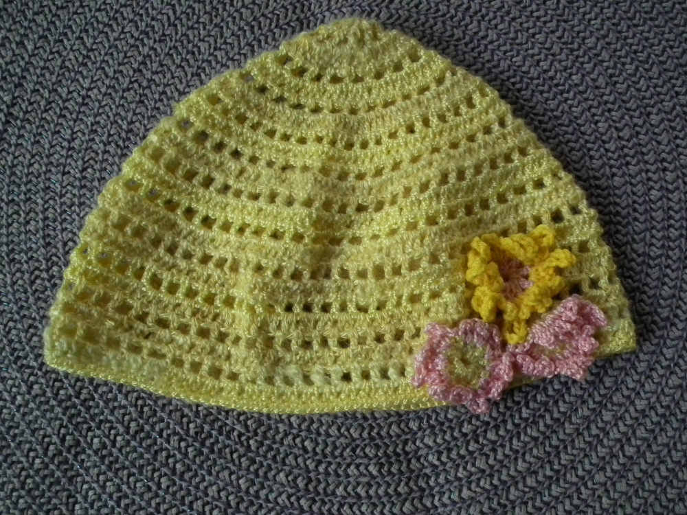 Yellow hat for a 4-8 year old child
