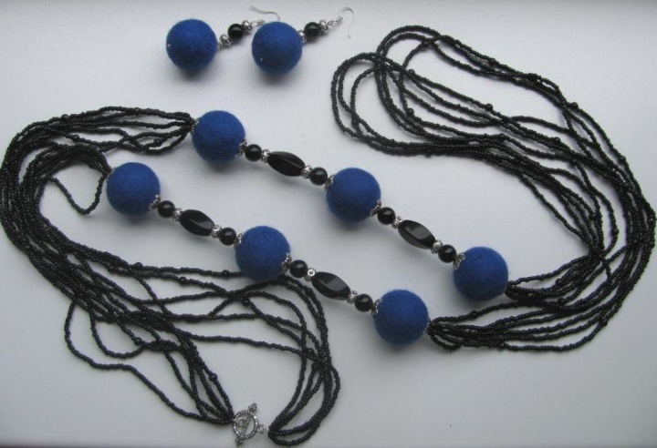 Blue balls and black agate