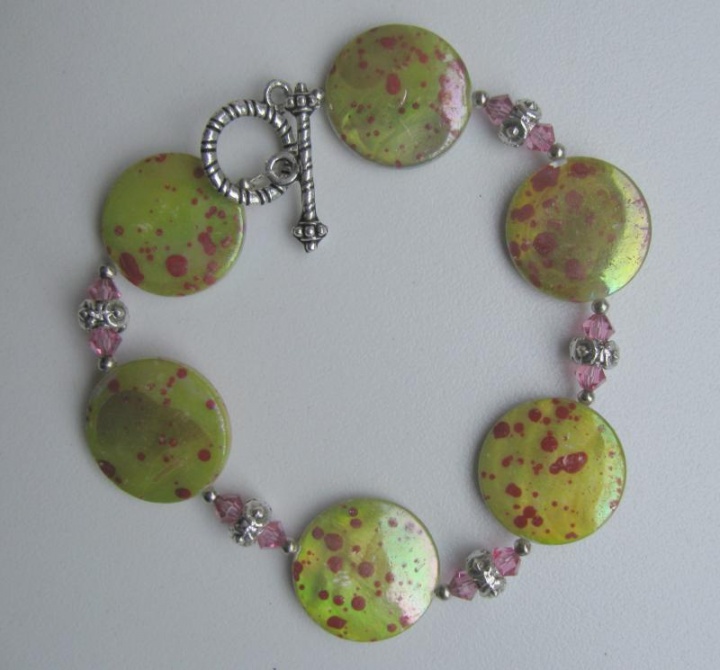 Pearl shells with swarovskiukais
