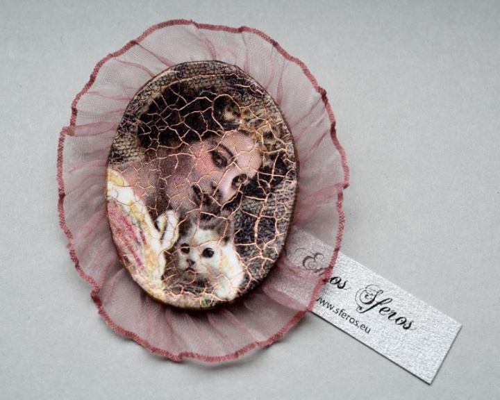 Brooch " Woman with a Cat " 2