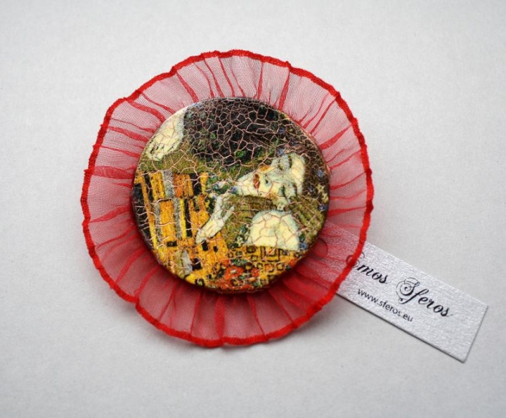 Brooch " kiss "