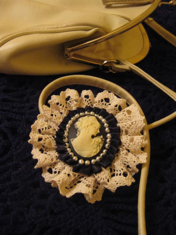 Brooch with cameo " Mom & quot dowry;