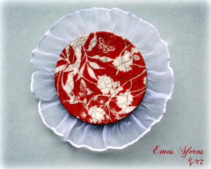 Brooch " red-white "