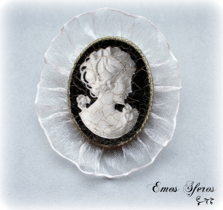 Brooch " White Lady "