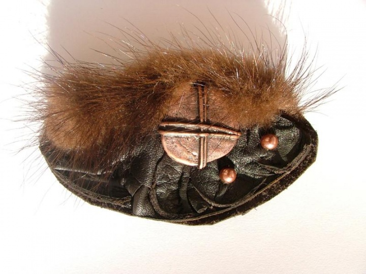 Snow brooch 2