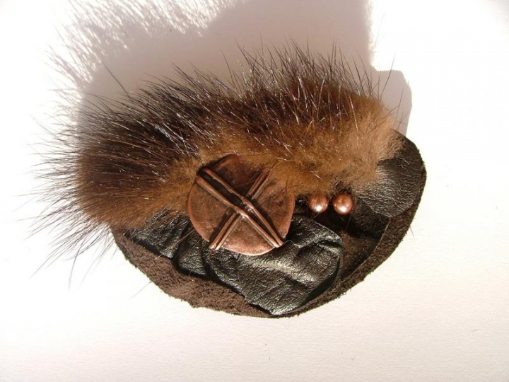 Snow brooch 3