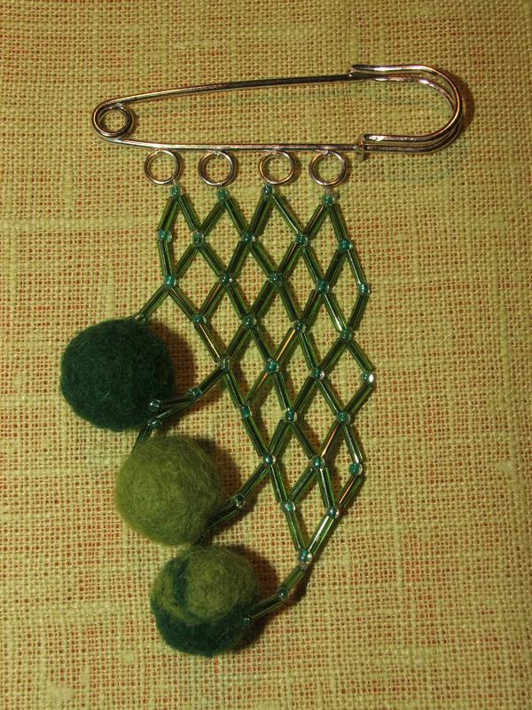 Brooch " Žaliukas "