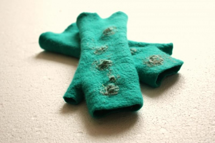 Gloves