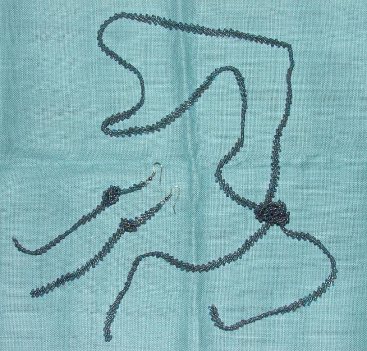 Oblong necklace and earrings