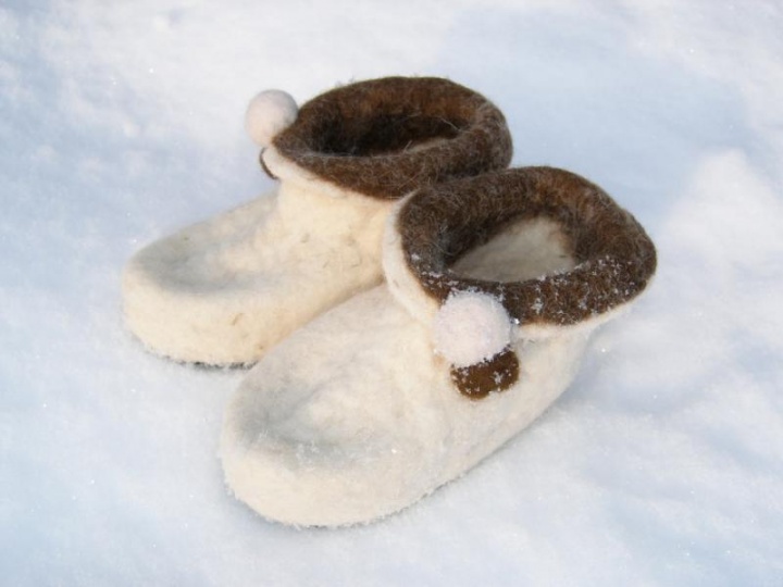 white baby shoes with bubbles