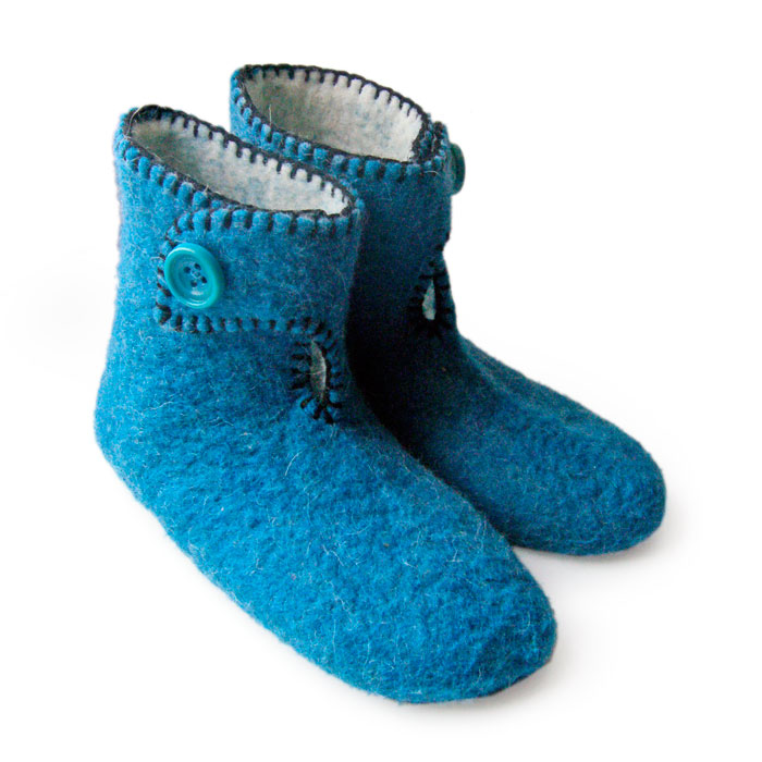 Shoes with clasp