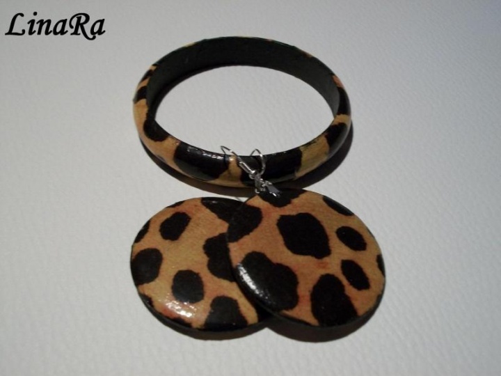 Leopard earrings and bracelet