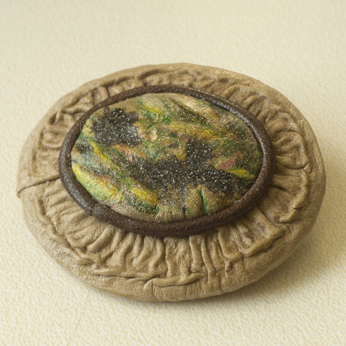 Brooch Brown