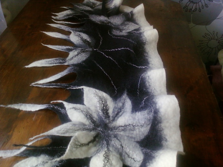 Kaklinukas (white and gray)