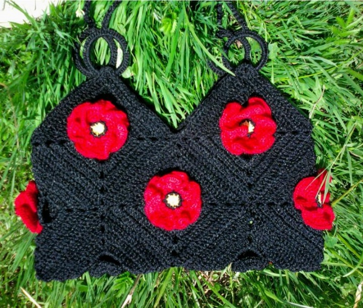 Handbag with poppy seeds