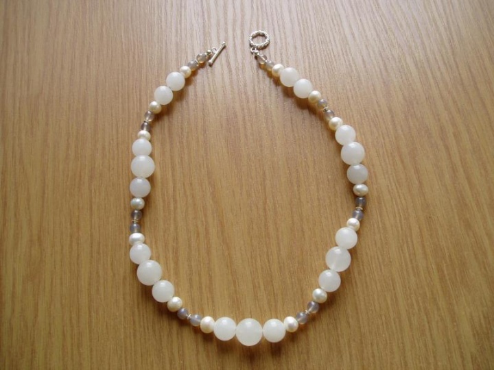 Jadeite, agate and pearls