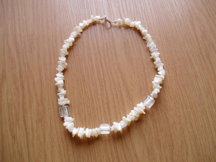 White pearl and Murano glass