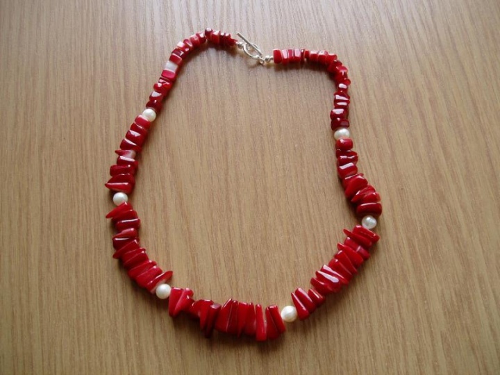Red pearl with pearls
