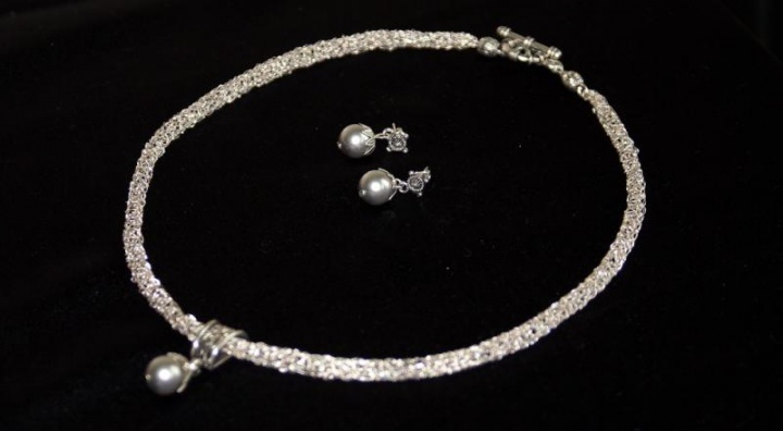 Necklaces and earrings " Modesty "