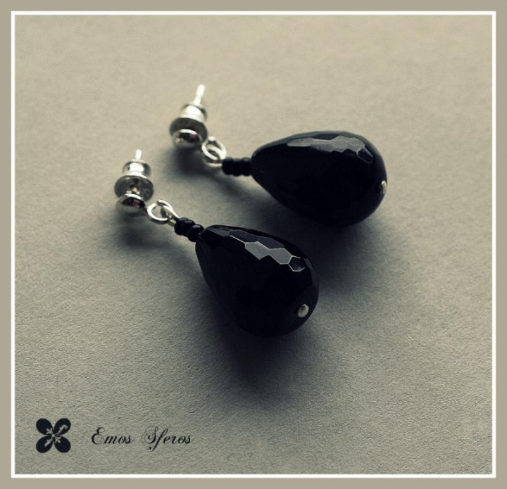 Black agate drops