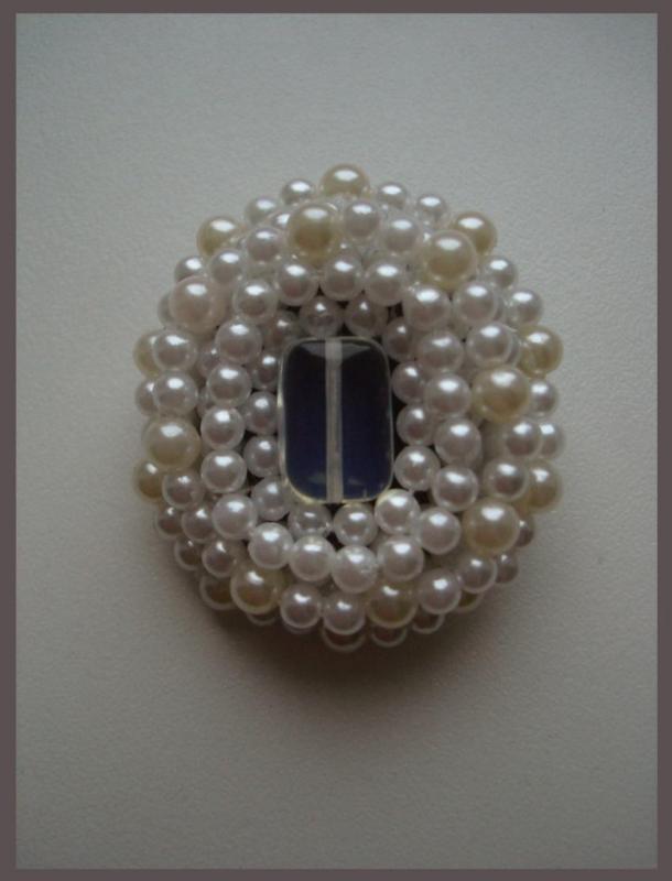 Moon pearls