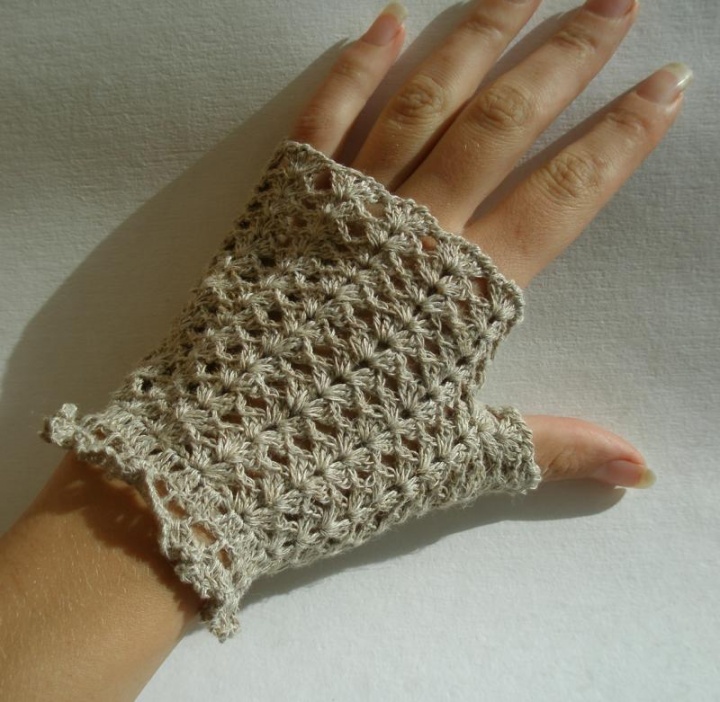 Mitts crocheted