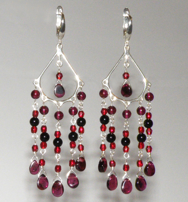 Silver earrings with garnet