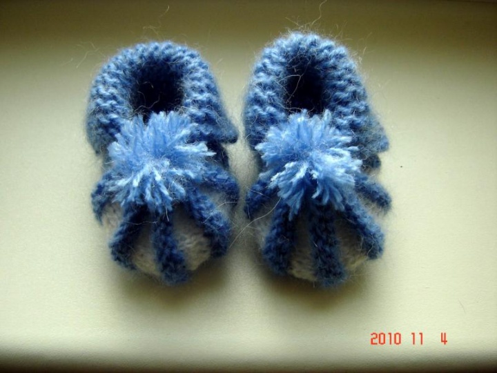 shoes, knitted baby.