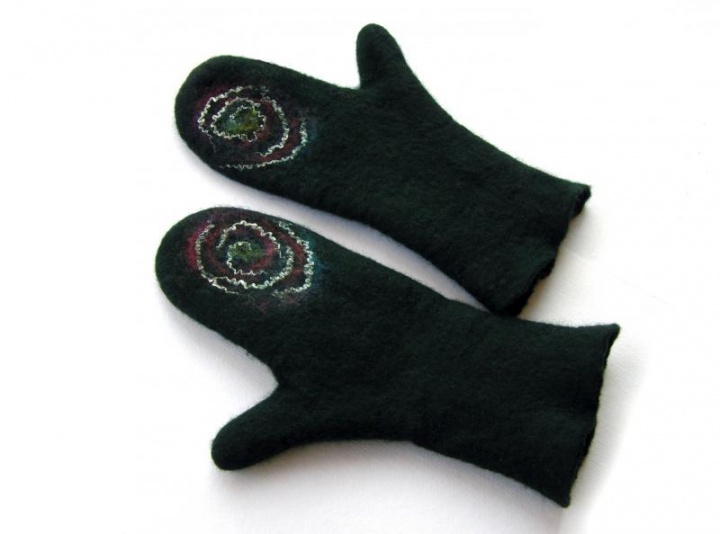 Felt gloves