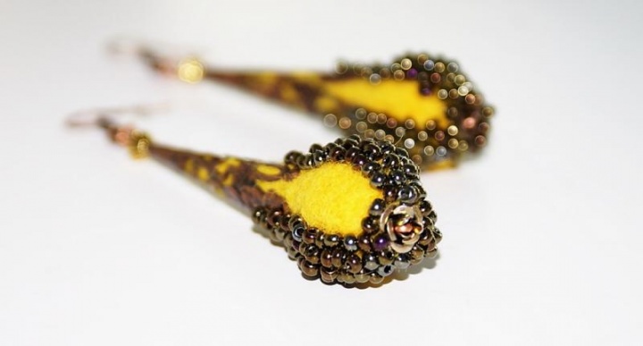 Earrings " panned " picture no. 2