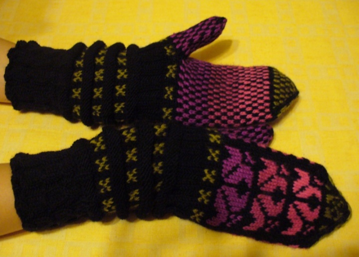 Patterned gloves