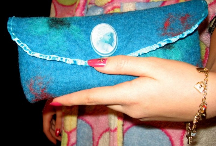 Blue;]