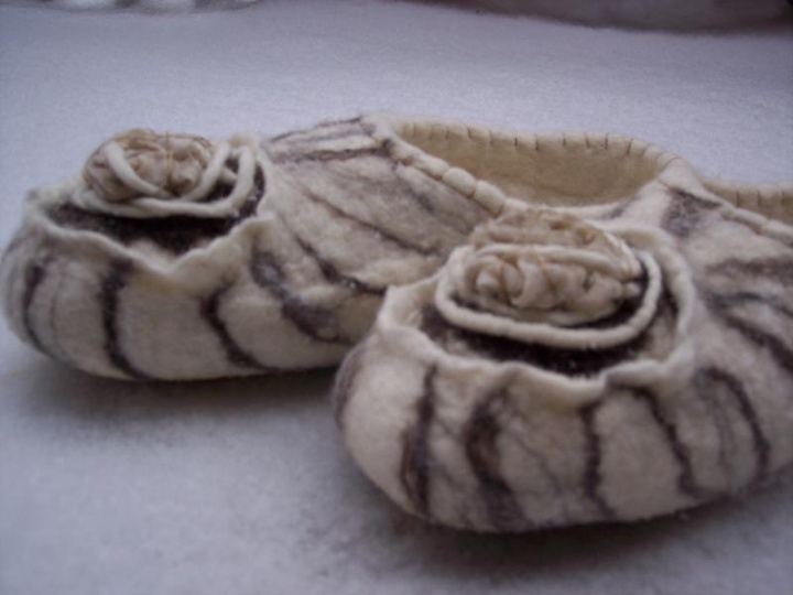 Rose has set in the snow .... picture no. 2