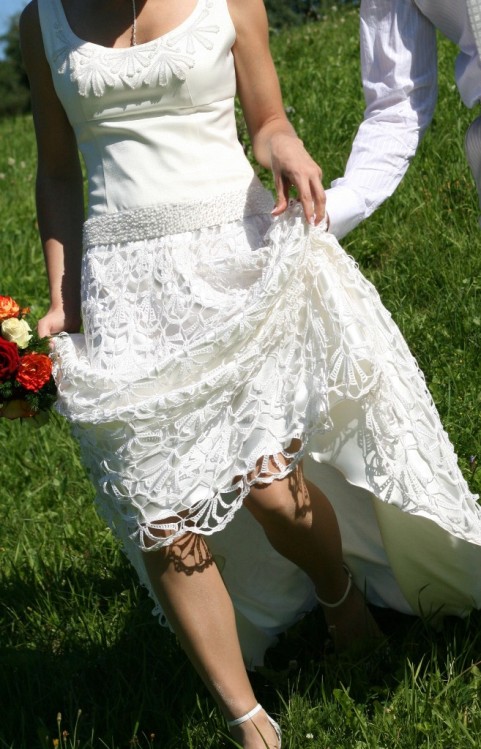 Wedding dress with crocheted bottom part picture no. 2