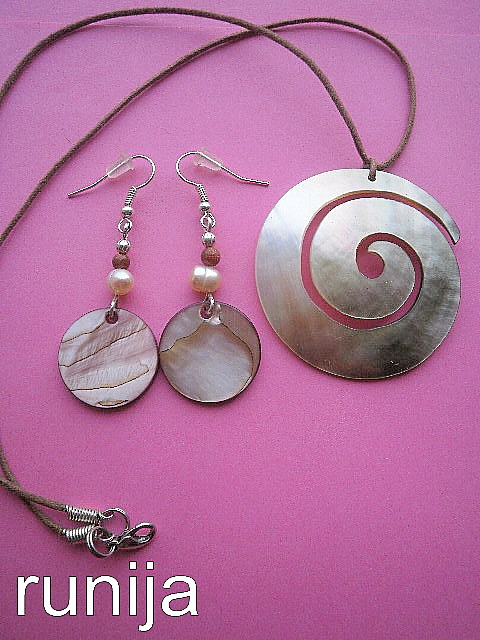 008kom. Solar stone, pearl, sink