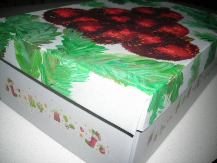 A box of Christmas gifts picture no. 2