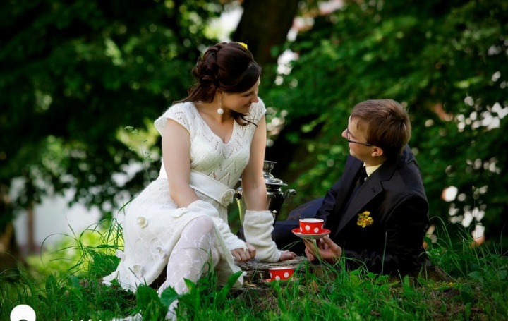 Rose garden bride