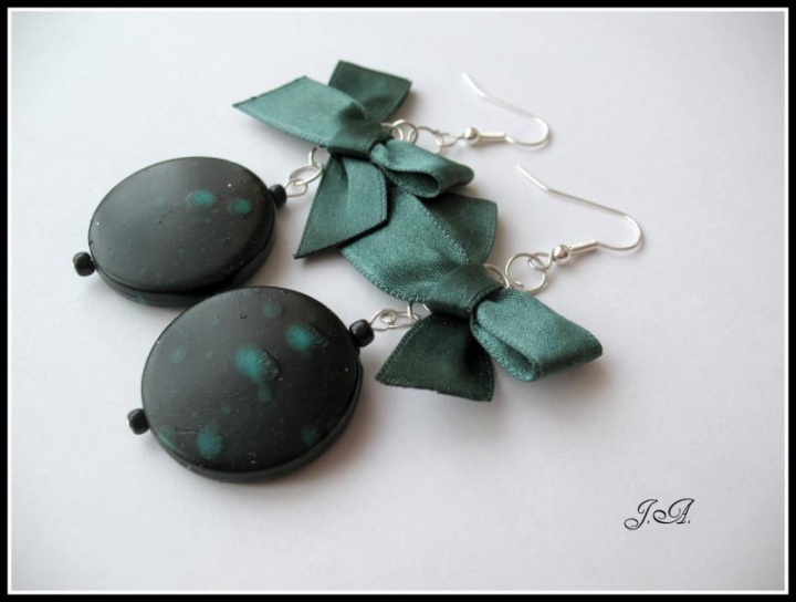 Earrings with ribbon