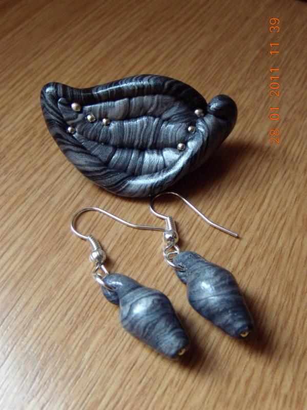small leaves earrings + interesting :)
