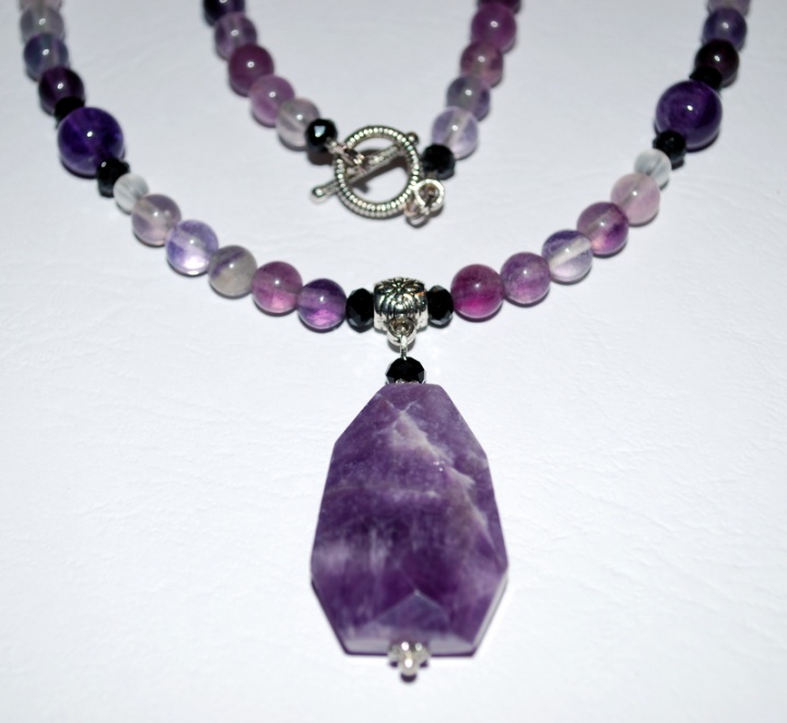 Beads of fluorite picture no. 3